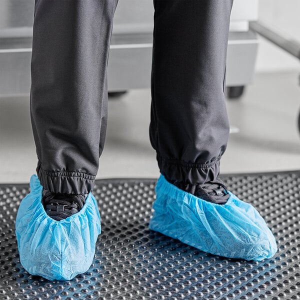 e04713d81d0049dbb3cb2b81a17fbcbfd7a8be3a9f75fccc43bf2709faec8025 Shoe Cover Blue NON SLIP 1000/ctn